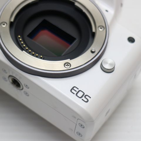 超美品 EOS Kiss M ボディ ホワイト 即日発送 Canon ミラーレス一眼カメラ デジタルカメラ 土日祝発送OK 02000