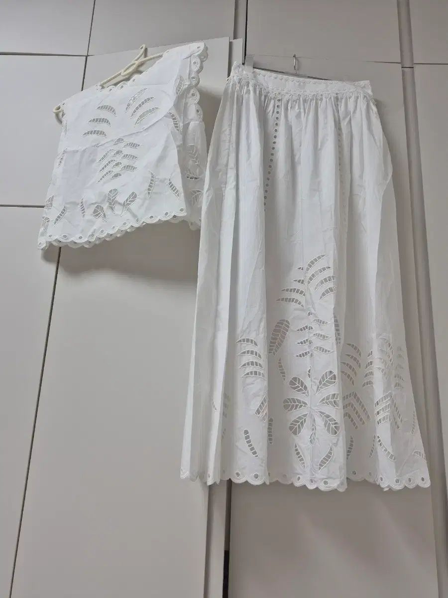 白刺繍ブラウススカートセット