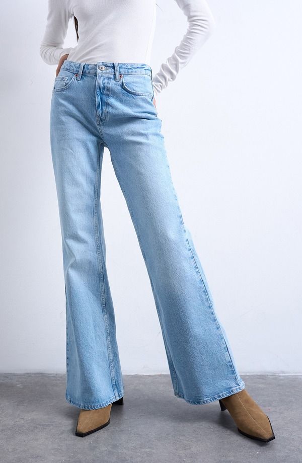 トップショップ レディース ボトムス デニムパンツ ハイウエスト フレア ジーンズ Topshopippa High Waist Flare Leg Jeans Light Blue ブルー