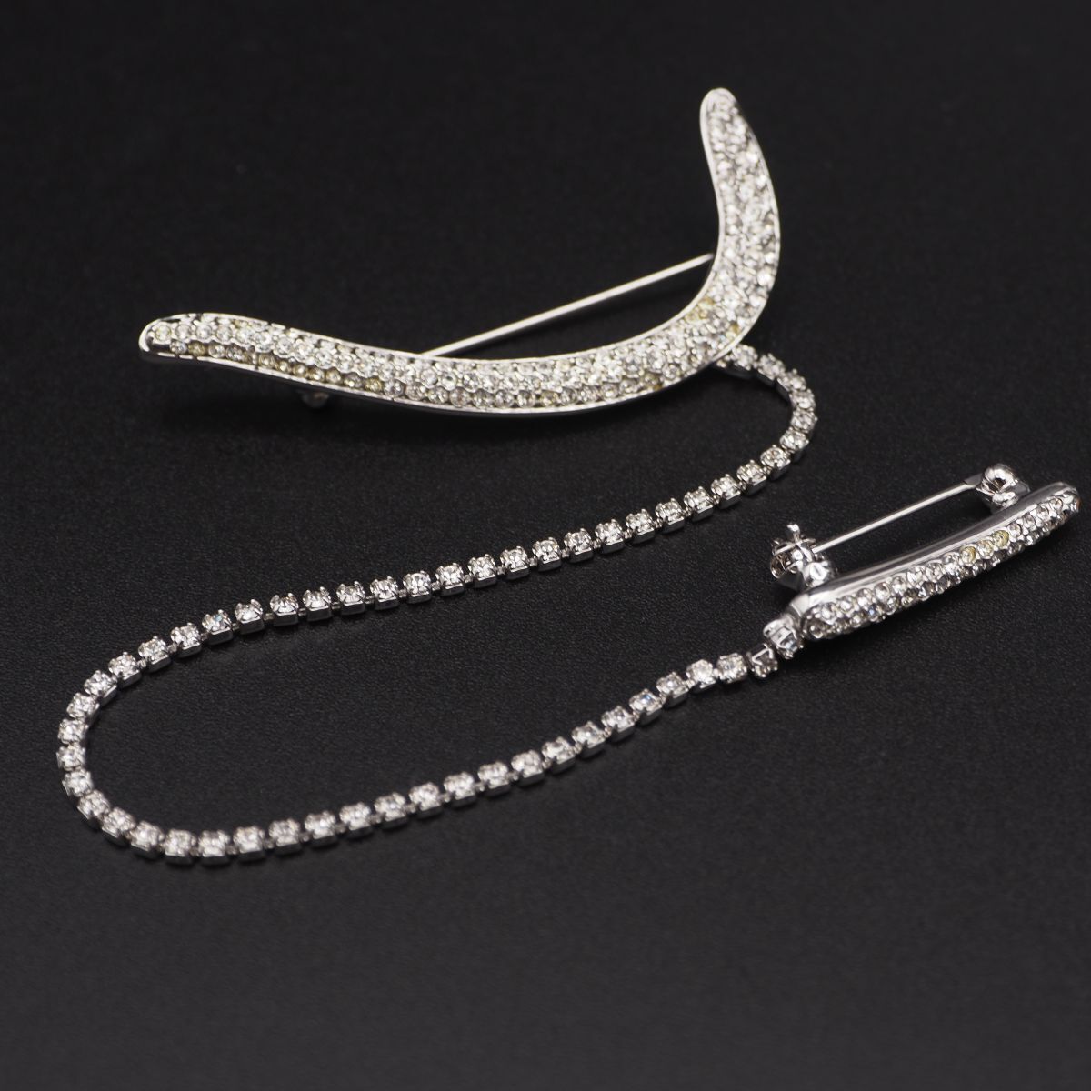 X433 スワロフスキー SWAROVSKI クリスタル ブローチ ダイヤモンド風 シルバーカラー デザイン
