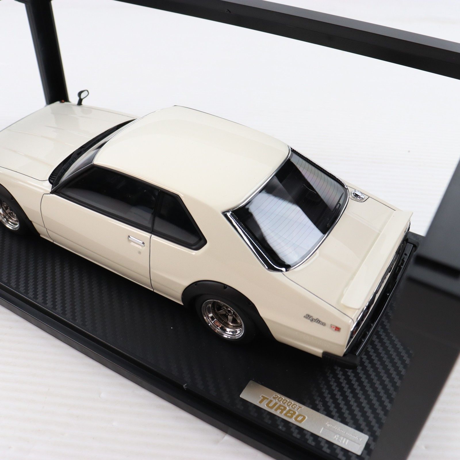 1/18 Nissan Skyline(スカイライン) 2000 Turbo GT-ES C211(ホワイト