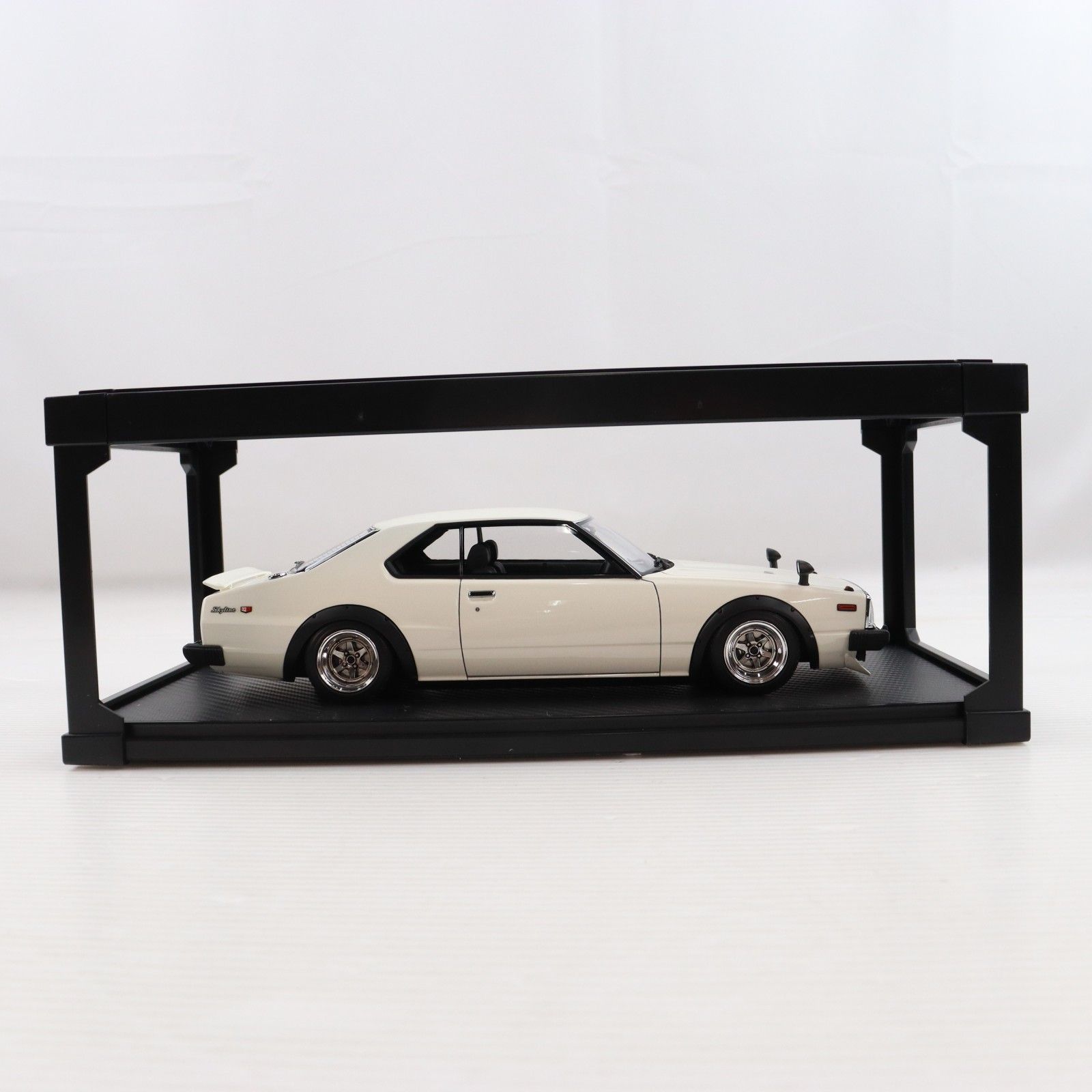 1/18 Nissan Skyline(スカイライン) 2000 Turbo GT-ES C211(ホワイト