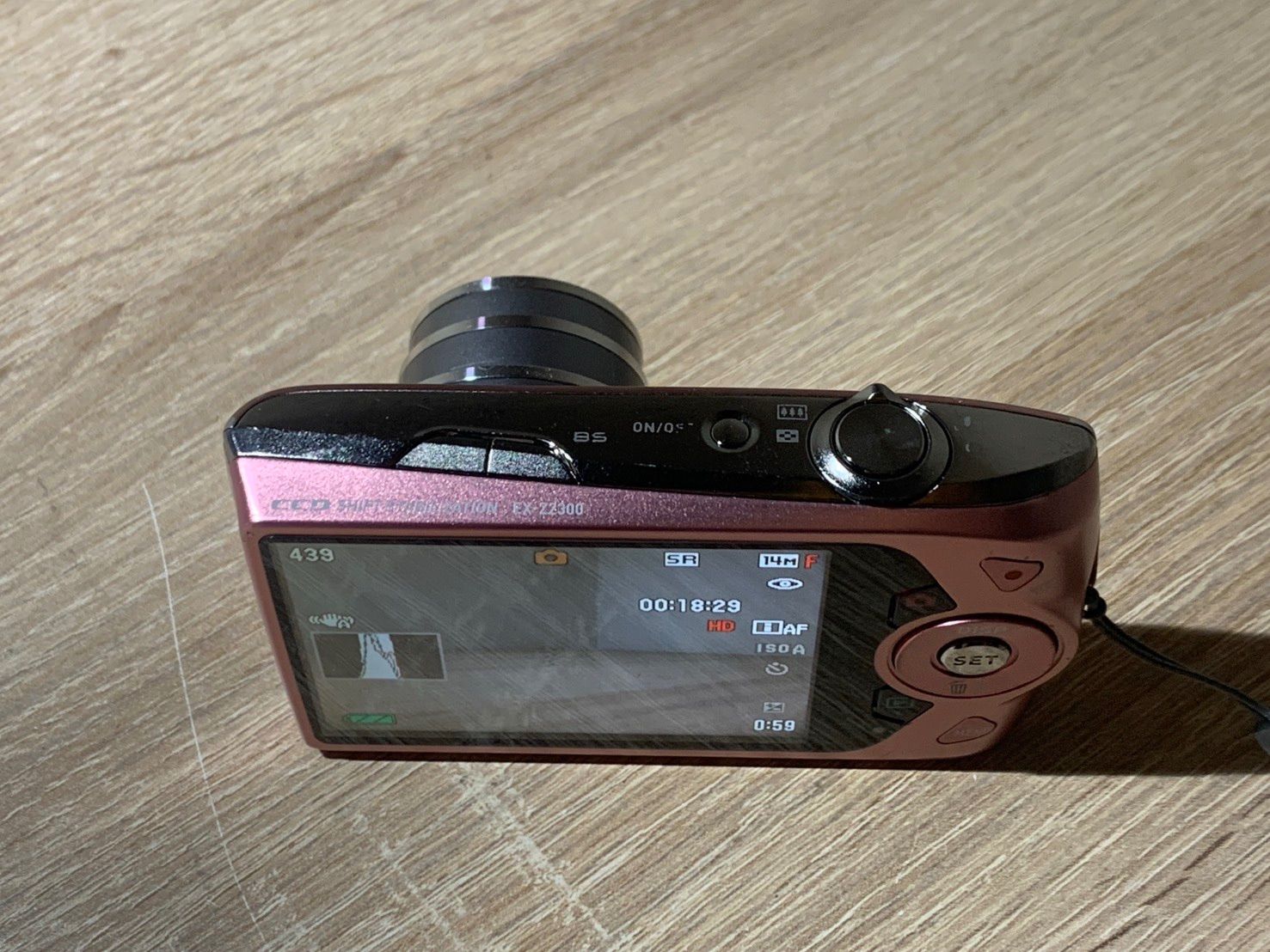 1403 Casio EXILIM EX-Z2300 ピンク デジカメ 動作確認済み【ネ