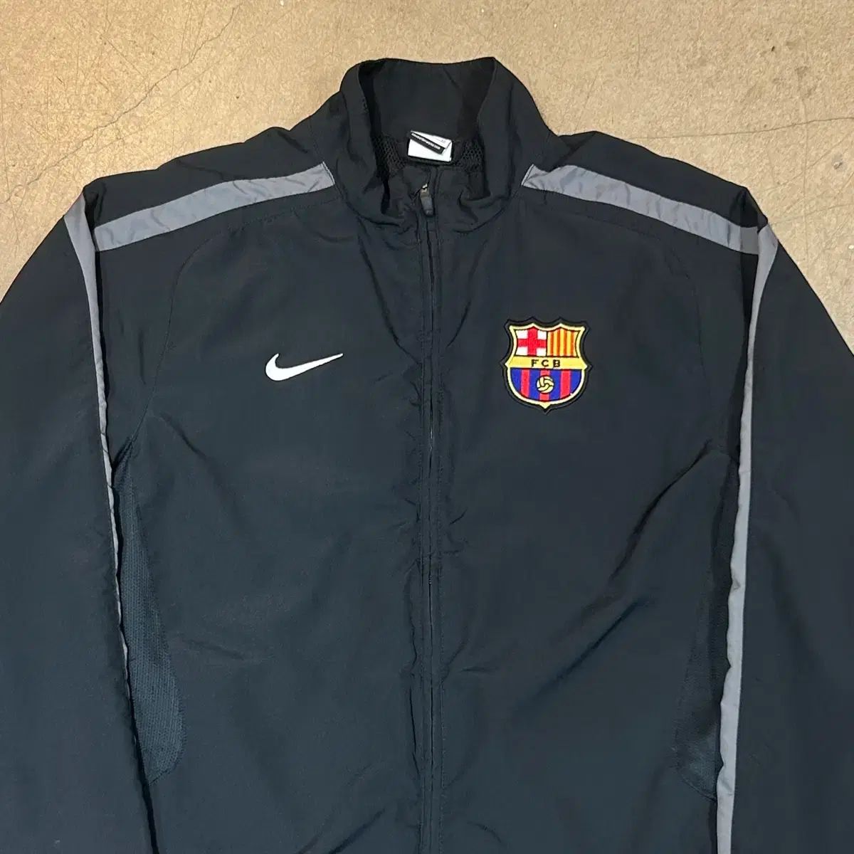 XL NIKE FC バルセロナ ブラック ウィンドブレーカー