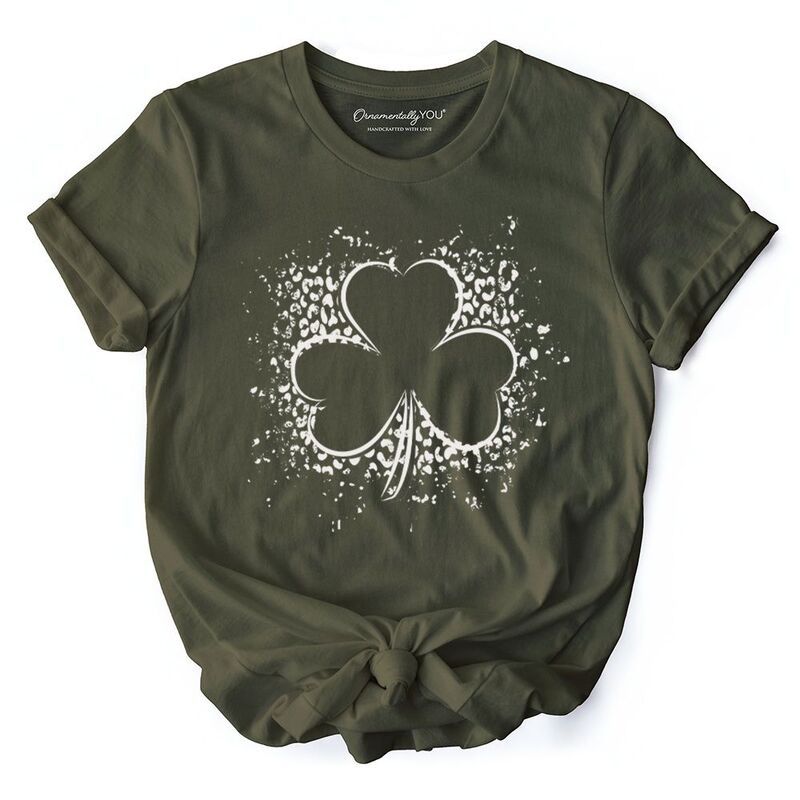 オーナメンタリー ユー レディース トップス Tシャツ OrnamentallyYou Splatter Shamrock Silhouette St Patrick s Day TShirt Ret