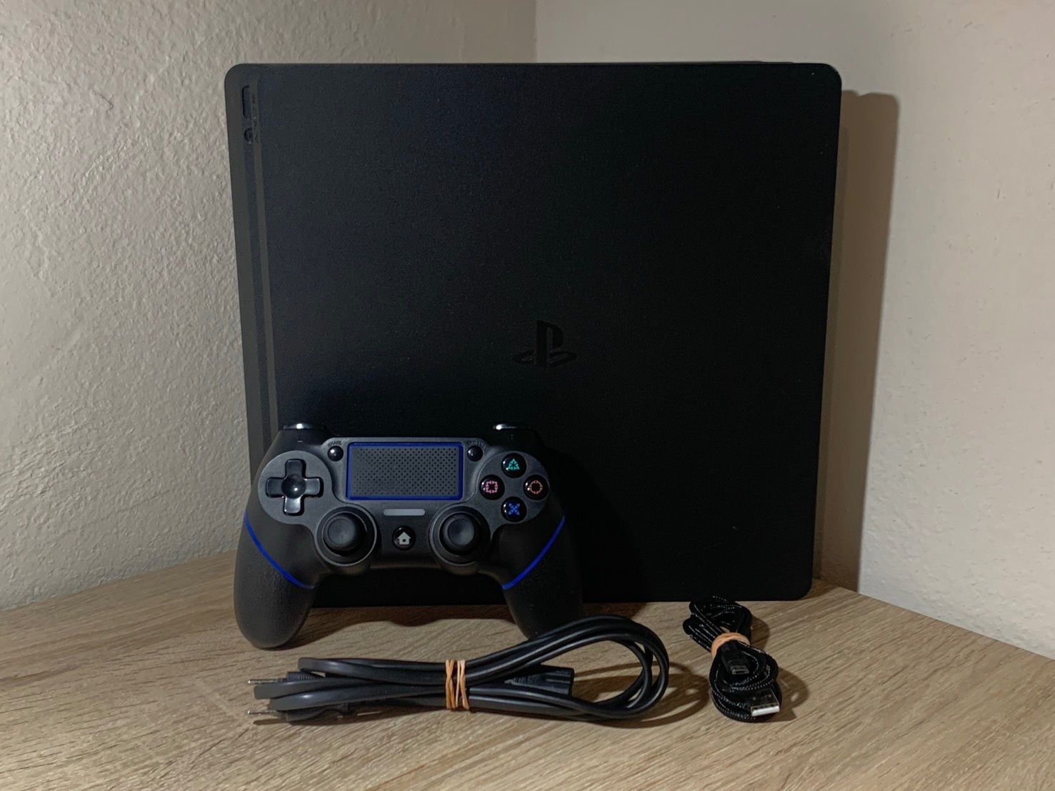 1421 PlayStation 4 CUH-2200A ブラック 動作確認済み【宅】