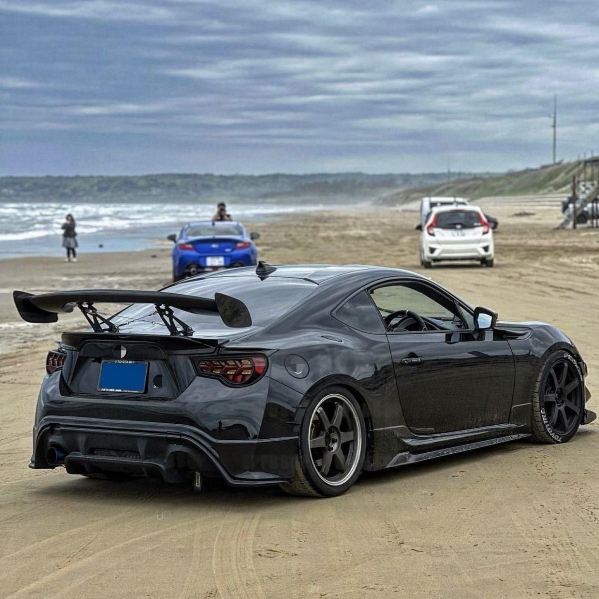 【送料無料】トヨタ Toyota GT86 スバル Subaru BRZ 対応 GTリアウイング リアスポイラー ABS製 ピアノブラック カーボン調 空力サポート 保護 スポーティー スタイリッシュ 高級感 上質感 ドレスアップ 外装アクセサリー 簡単装着