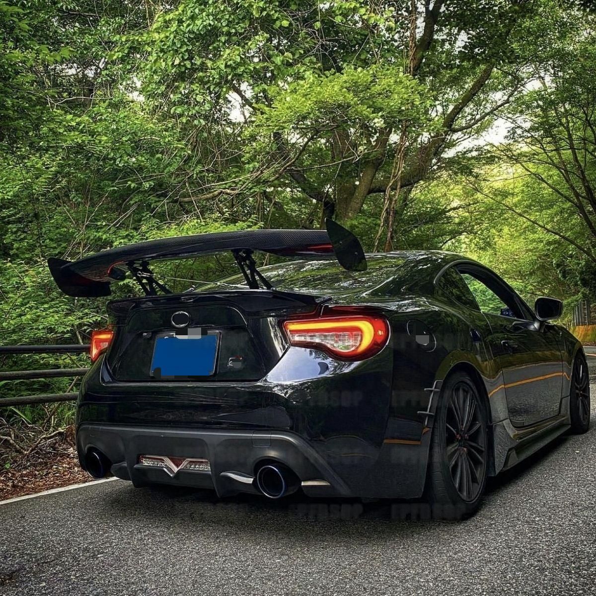 【送料無料】トヨタ Toyota GT86 スバル Subaru BRZ 対応 GTリアウイング リアスポイラー ABS製 ピアノブラック カーボン調 空力サポート 保護 スポーティー スタイリッシュ 高級感 上質感 ドレスアップ 外装アクセサリー 簡単装着
