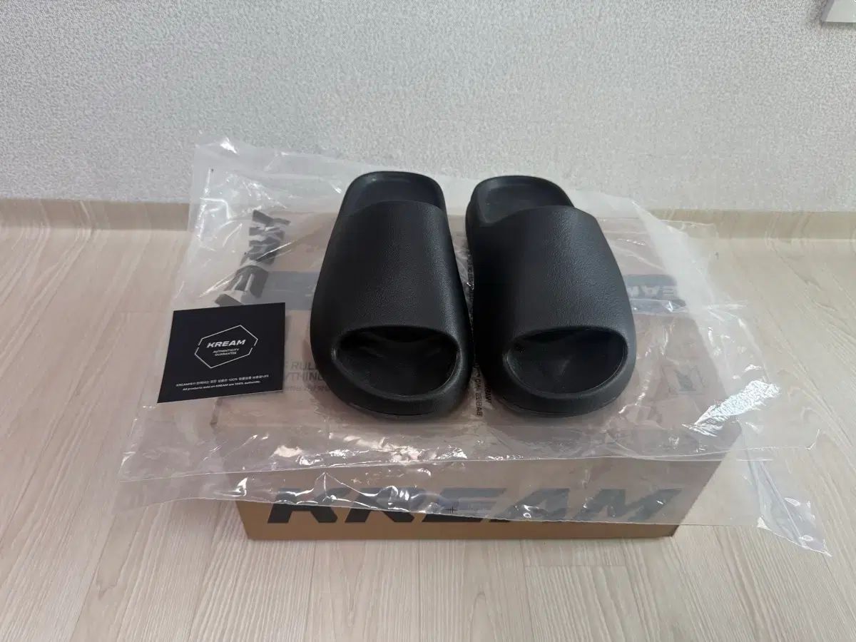 未使用) Yeezy YS-01 イージースリッパ ブラック (US8) 6万 出品