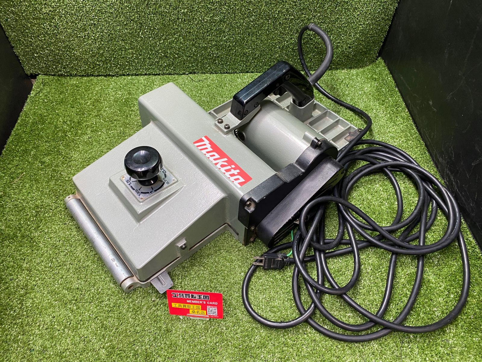 【中古品】【0902】makita マキタ 312mm 替刃式 電気カンナ KP311　ITLSY1JL90WS