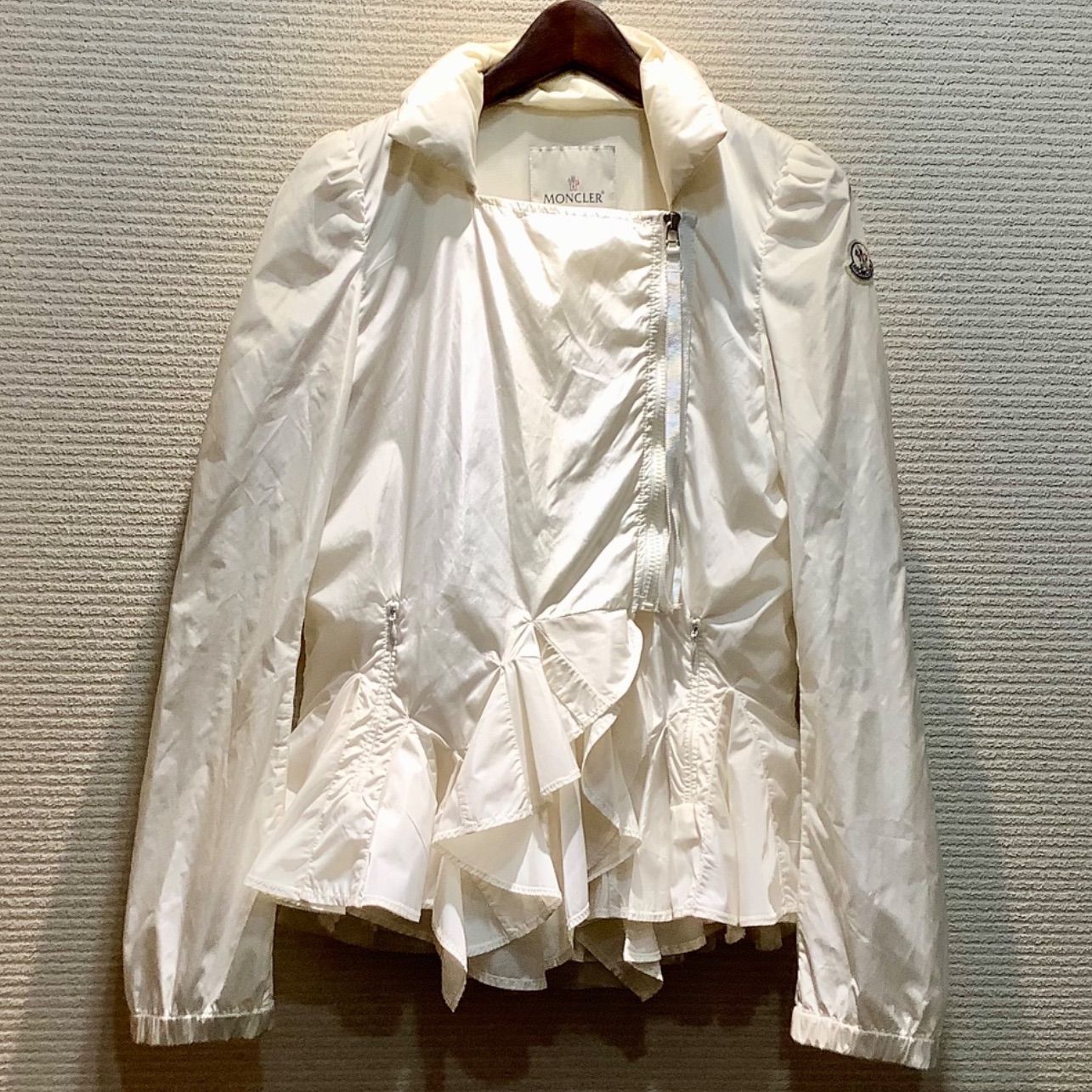 モンクレール × サカイ MONCLER sacai SONOMI フリル ブルゾン