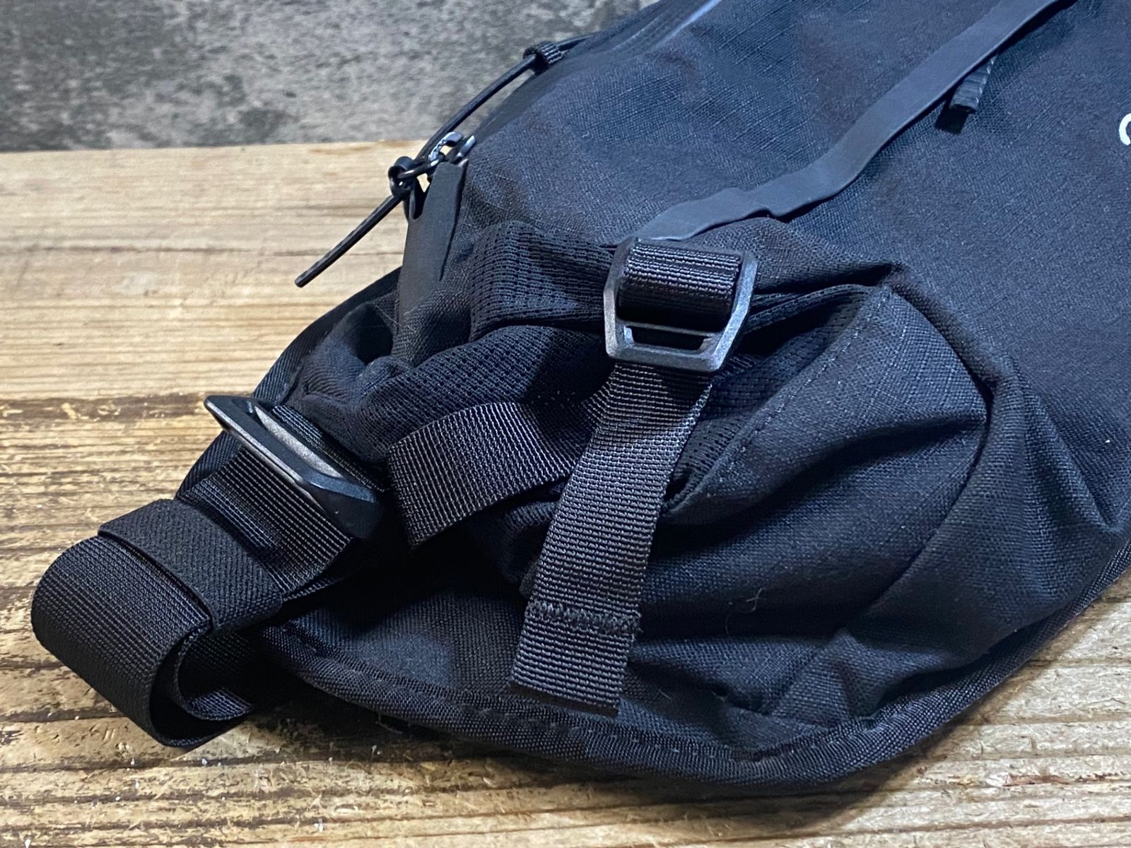 KC776 ラファ Rapha TRAIL HIP PACK ウエストポーチ 白 黒 - メルカリ