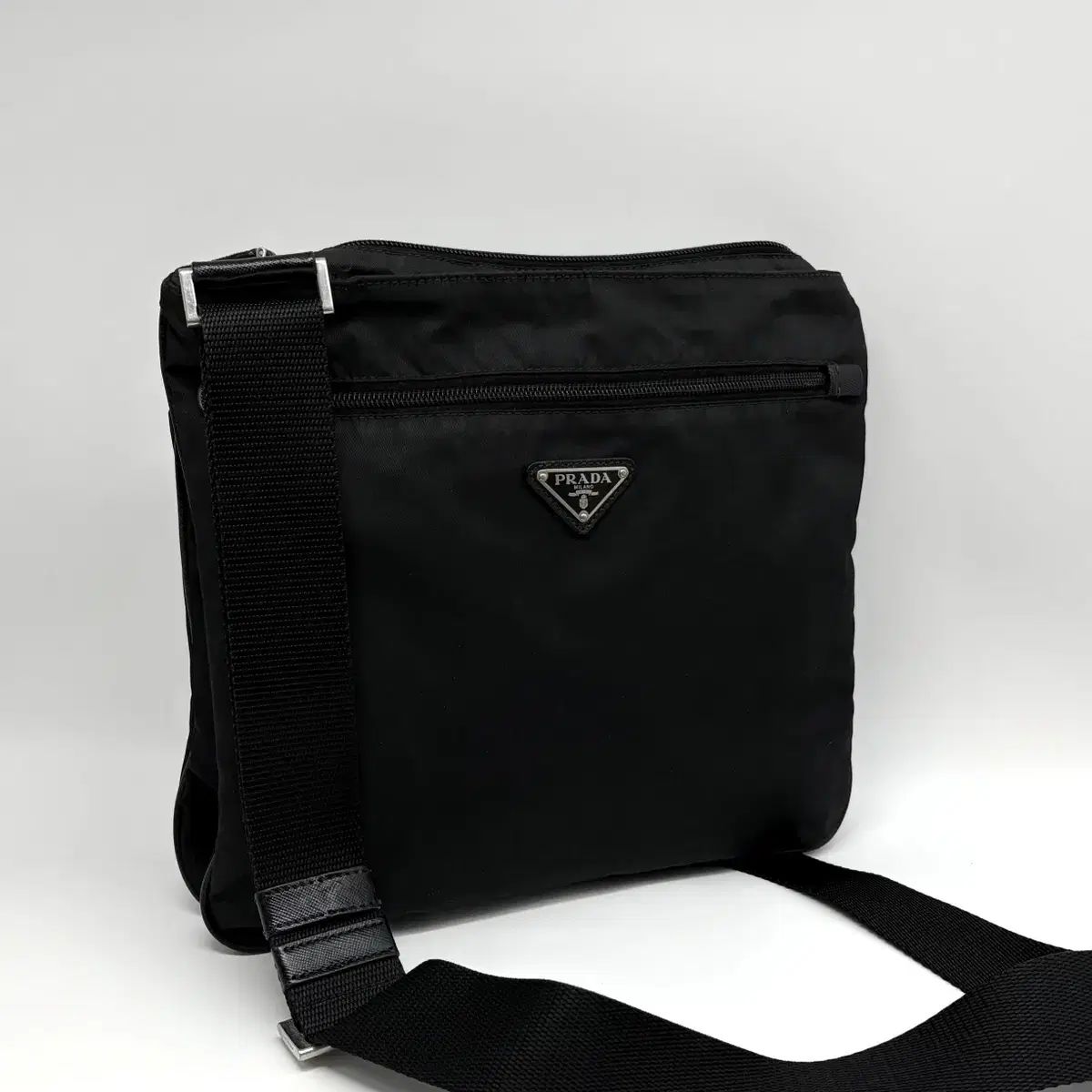 PRADA プラダ ナイロン 三角ロゴ メッセンジャーバッグ クロスバック ブラック 56,346円