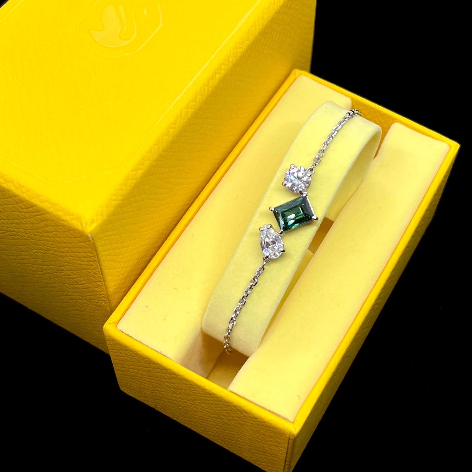 美品★ SWAROVSKI スワロフスキー ブレスレット MESMERA レディース ミックスカット グリーン 箱袋リボン付き