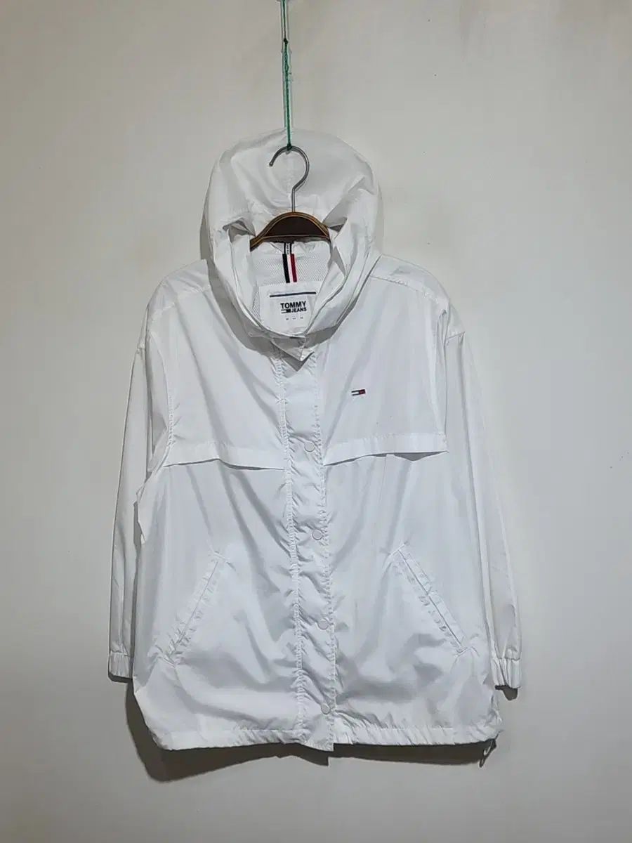 (L) トミー ジーンズ ウィンドブレーカー アウター 白 Tommy Hilfiger フードジャケット