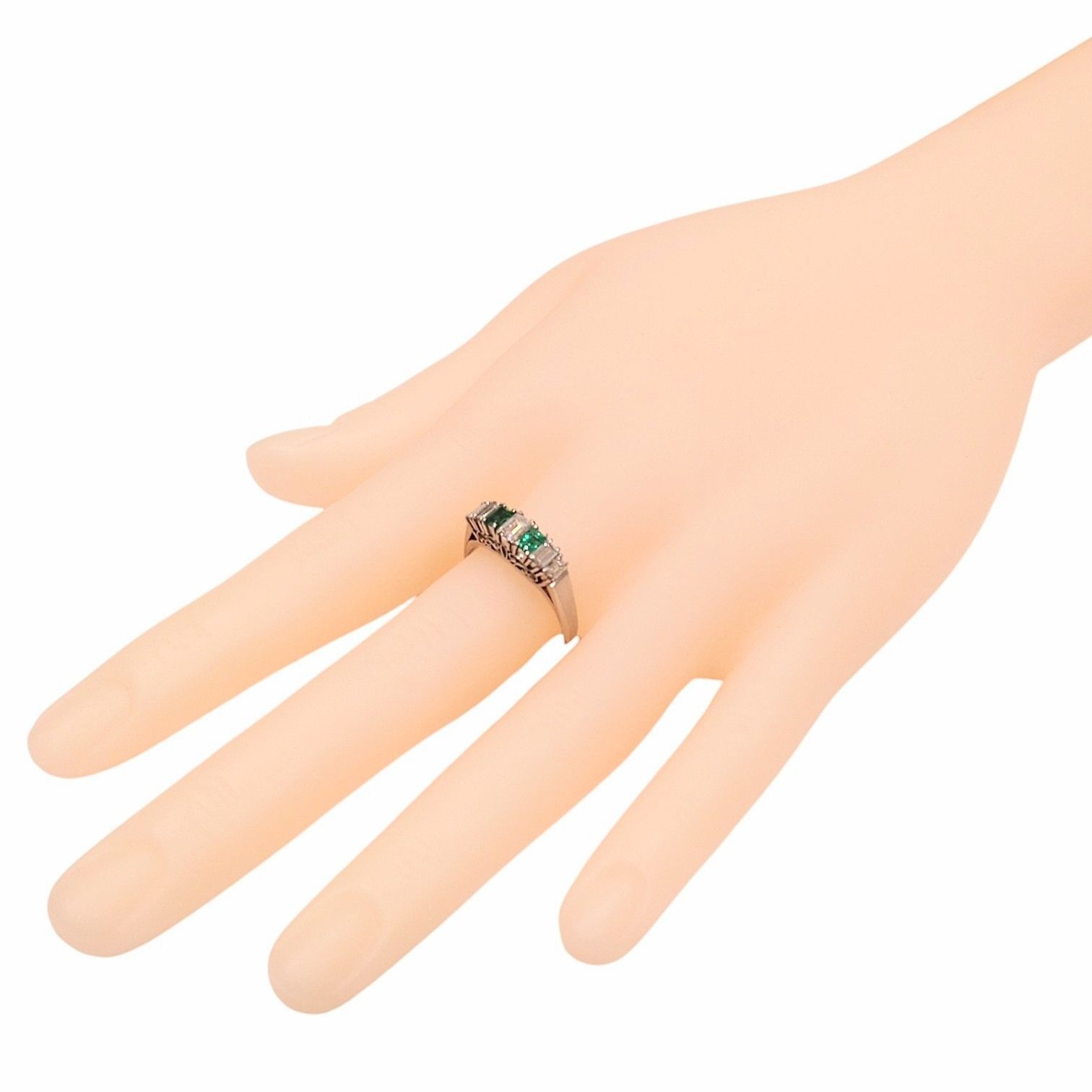 Pt900 エメラルド0.24ct ダイヤモンド0.62ct 一文字リング【K1470 