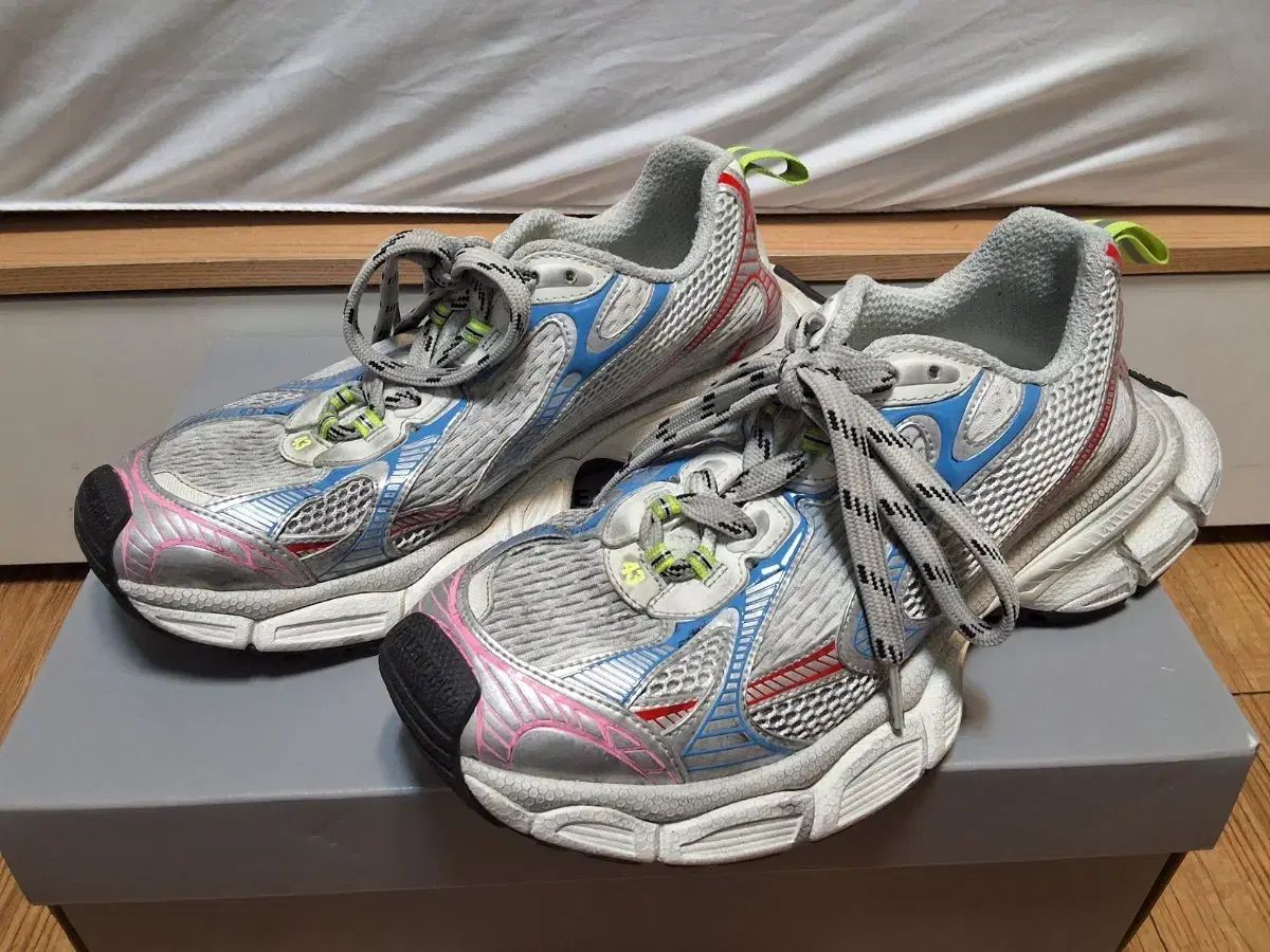 ほぼ新品 バレンシアガ 3XL MULTI 43