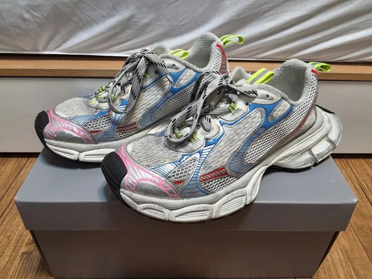 ほぼ新品 バレンシアガ 3XL MULTI 44