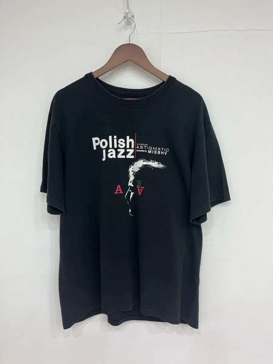 misbhv Tシャツ