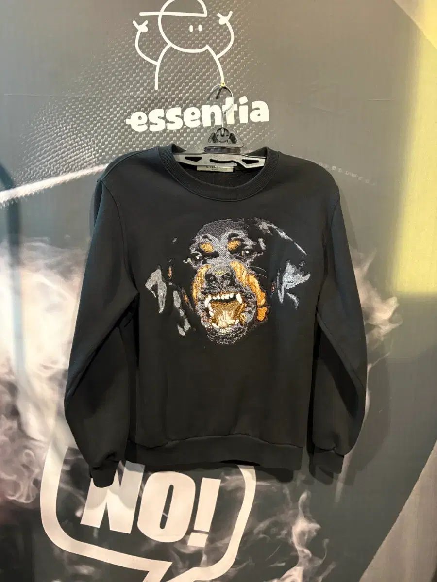 ジバンシィ ロットワウラー スウェット