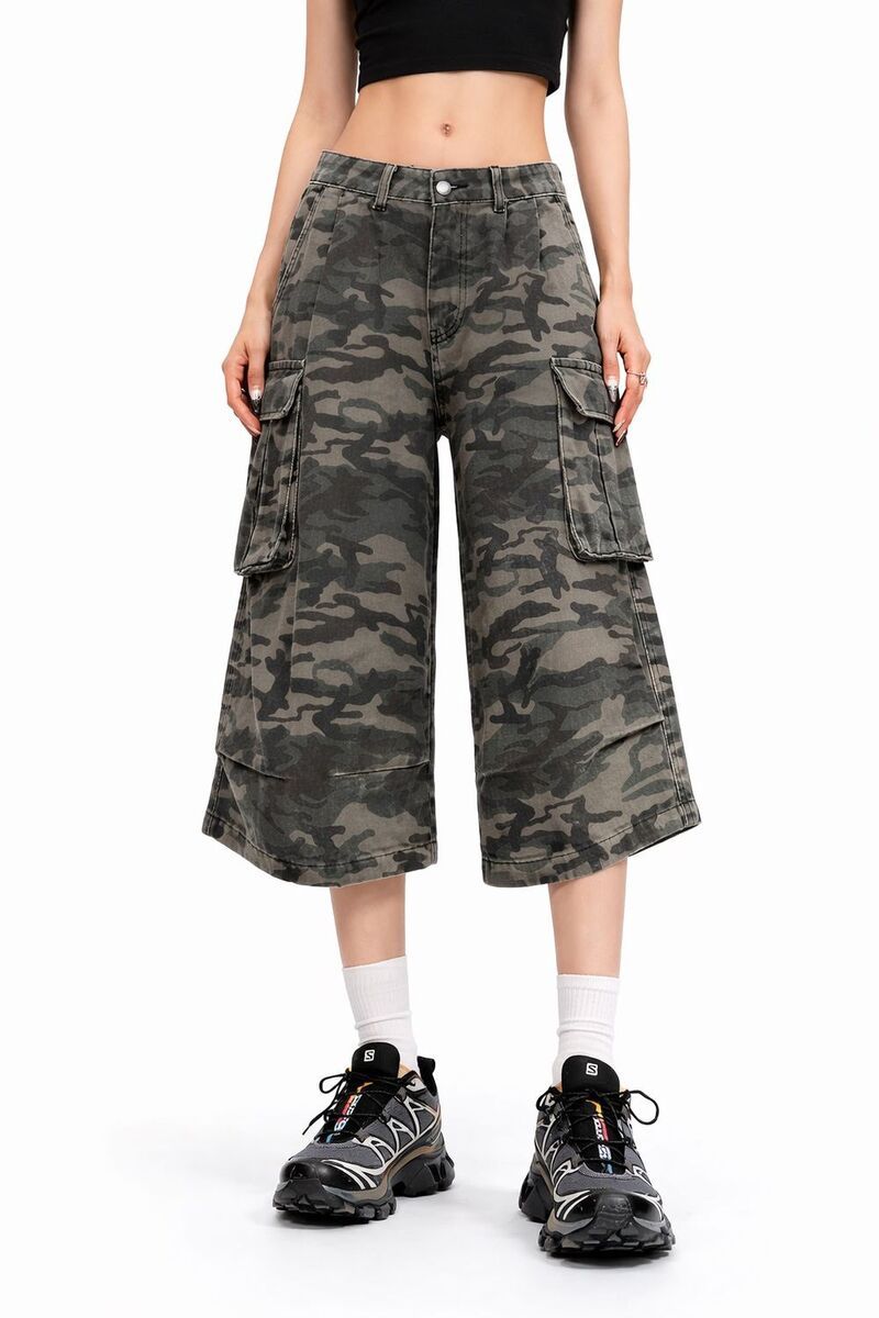 メガリテイラー レディース ボトムス ハーフパンツ・ショーツ リラックスフィット ショートパンツ MegaRetailerelaxed Fit Cargo Camo Shorts Amry Green