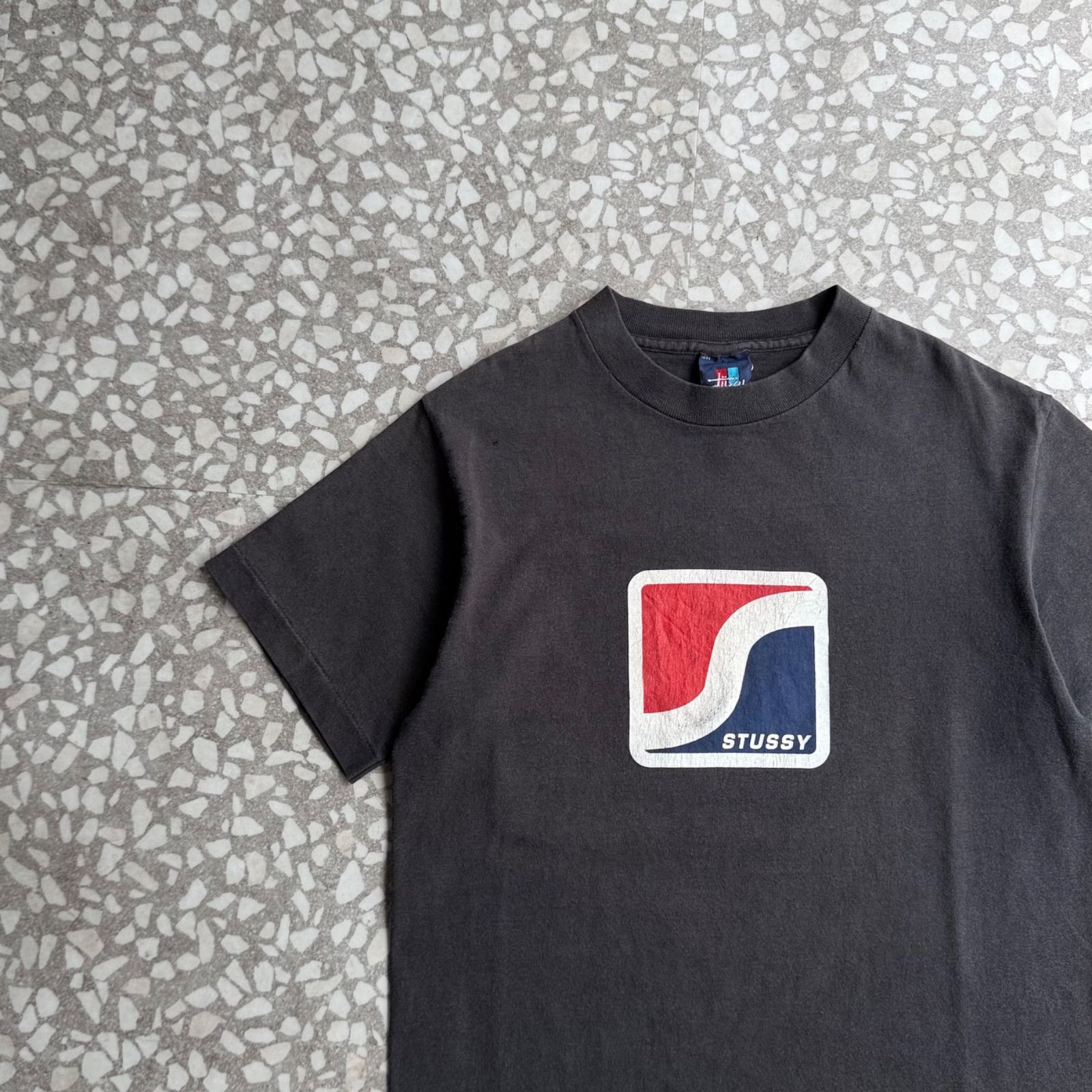 [ Archive アーカイブ Y2K ] STUSSY / 90’s usa製 logo T-shirt size S オールドステューシー　ロゴTシャツ　紺タグ　Sロゴ　シングルステッチ　ユニセックス ボックスロゴ　半袖Tシャツ　黒　男女兼用