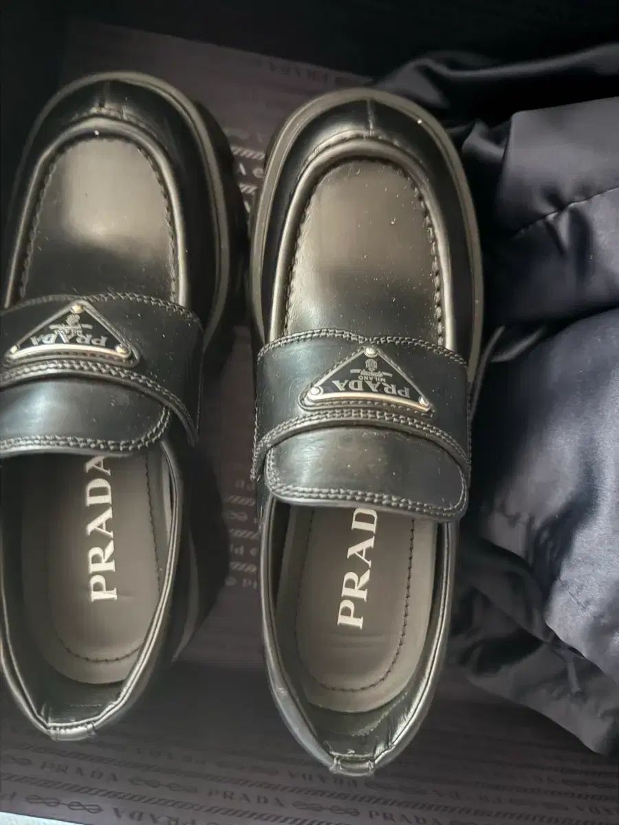 PRADA プラダ ローファー ブラック
