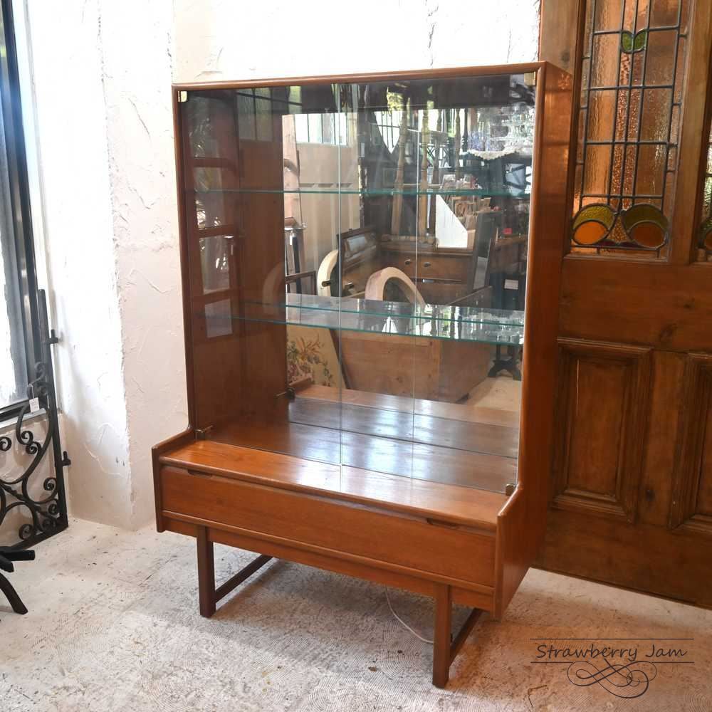 L3804-42 英国ヴィンテージ チーク ガラス キャビネット モダン 北欧 L3804-42 英国ヴィンテージ チーク ガラス キャビネット モダン 北欧