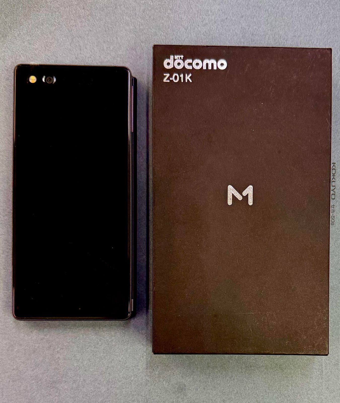 週末特別価格 ZTE M 64GB ブラック Z-01K 2画面折りたたみスマホ
