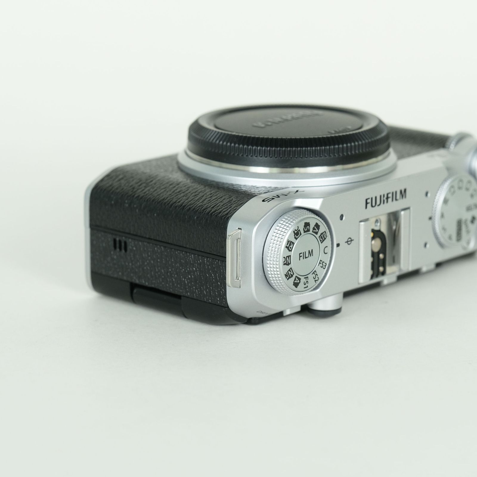 美品 | シャッター数945回] FUJIFILM X-M5 [ボディ シルバー