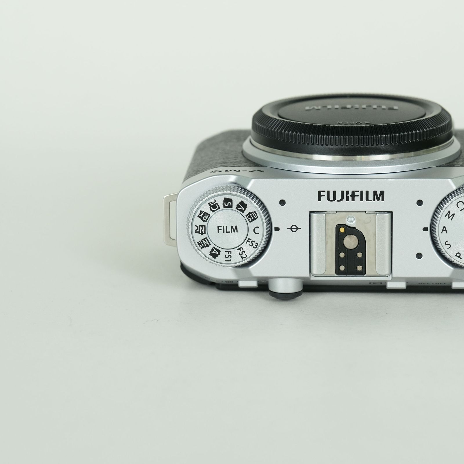 美品 | シャッター数945回] FUJIFILM X-M5 [ボディ シルバー