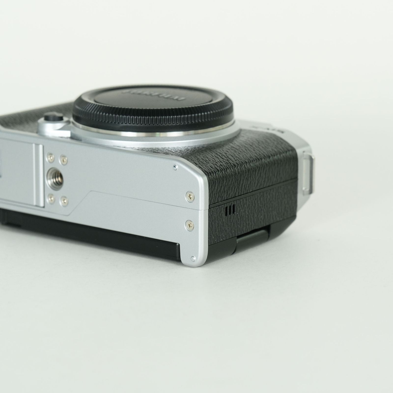 美品 | シャッター数945回] FUJIFILM X-M5 [ボディ シルバー