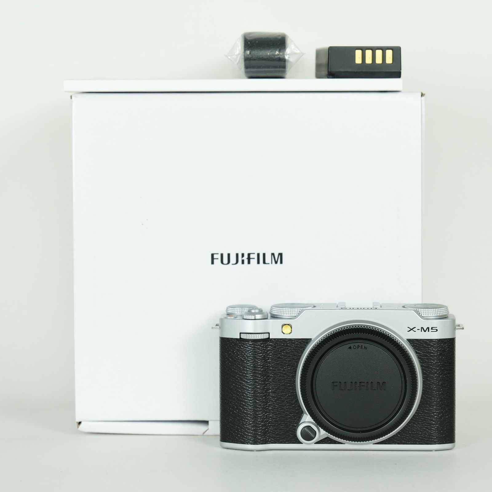 美品 | シャッター数945回] FUJIFILM X-M5 [ボディ シルバー