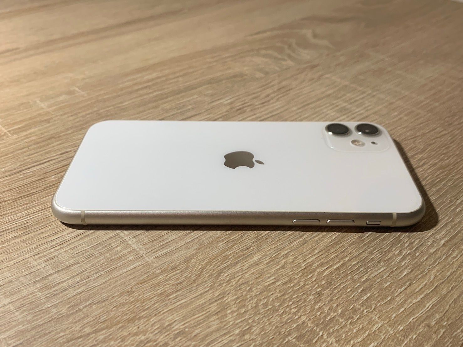 ジャンク iPhone 11 128GB ホワイト iPhone 11 128GB ホワイト ジャンク品 - メルカリ