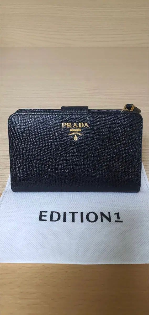 PRADA プラダ サフィアーノ 二つ折り財布/財布 ブラック 正規品 A級 (鑑定済)