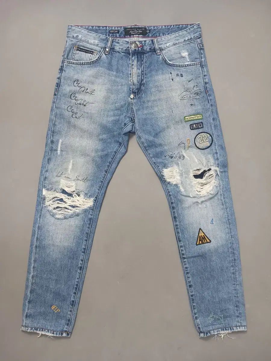 33 PHILIPP PLEIN (フィリッププレイン) ディス パッチ ウォッシュ ストレート CUT デニム ズボン