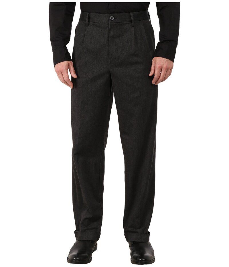 ドッカーズ メンズ ボトムス カジュアルパンツ リラックスフィット プリーツ Dockers Comfort Khaki Stretch Relaxed Fit Pleatedark Charcoal