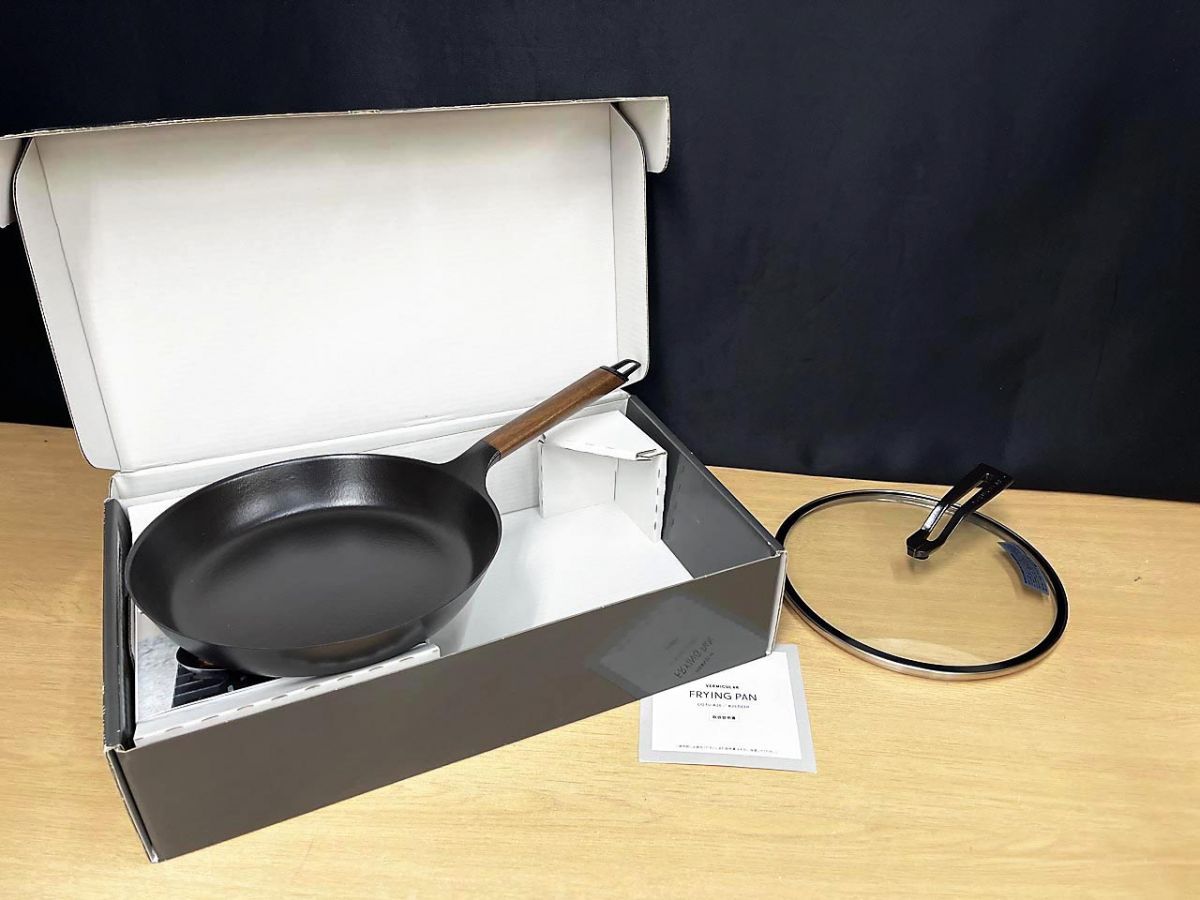 【美品】 VERMICULAR バーミキュラ FRYING PAN フライパン 26cm #26 ＩＨ ガス対応 蓋つき ★
