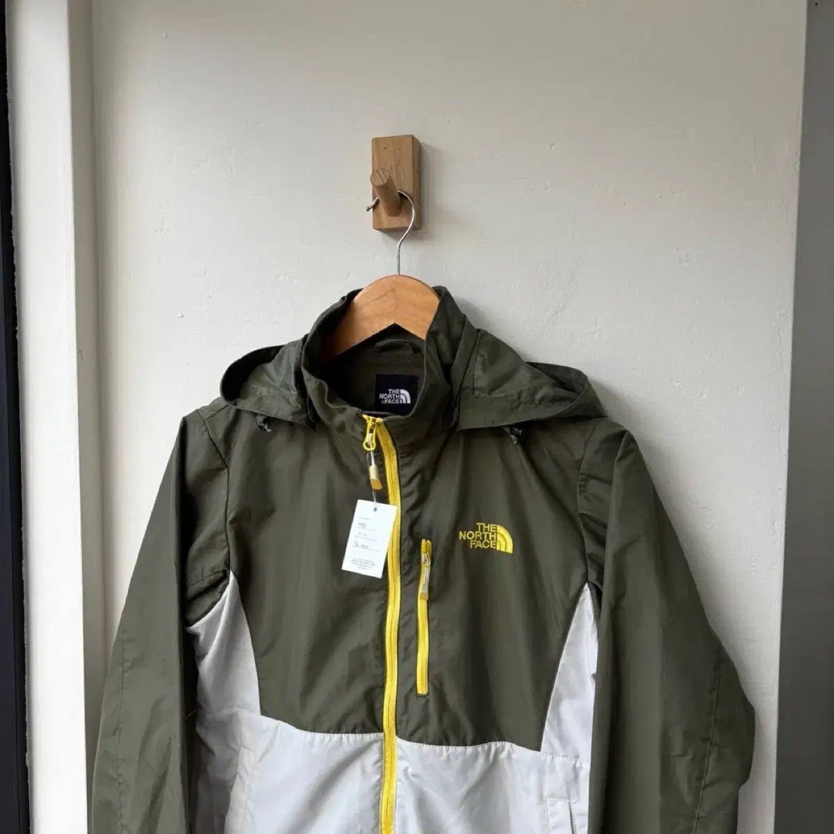 17146 - THE NORTH FACE ザノースフェイス ウィンドブレーカー ジャケット