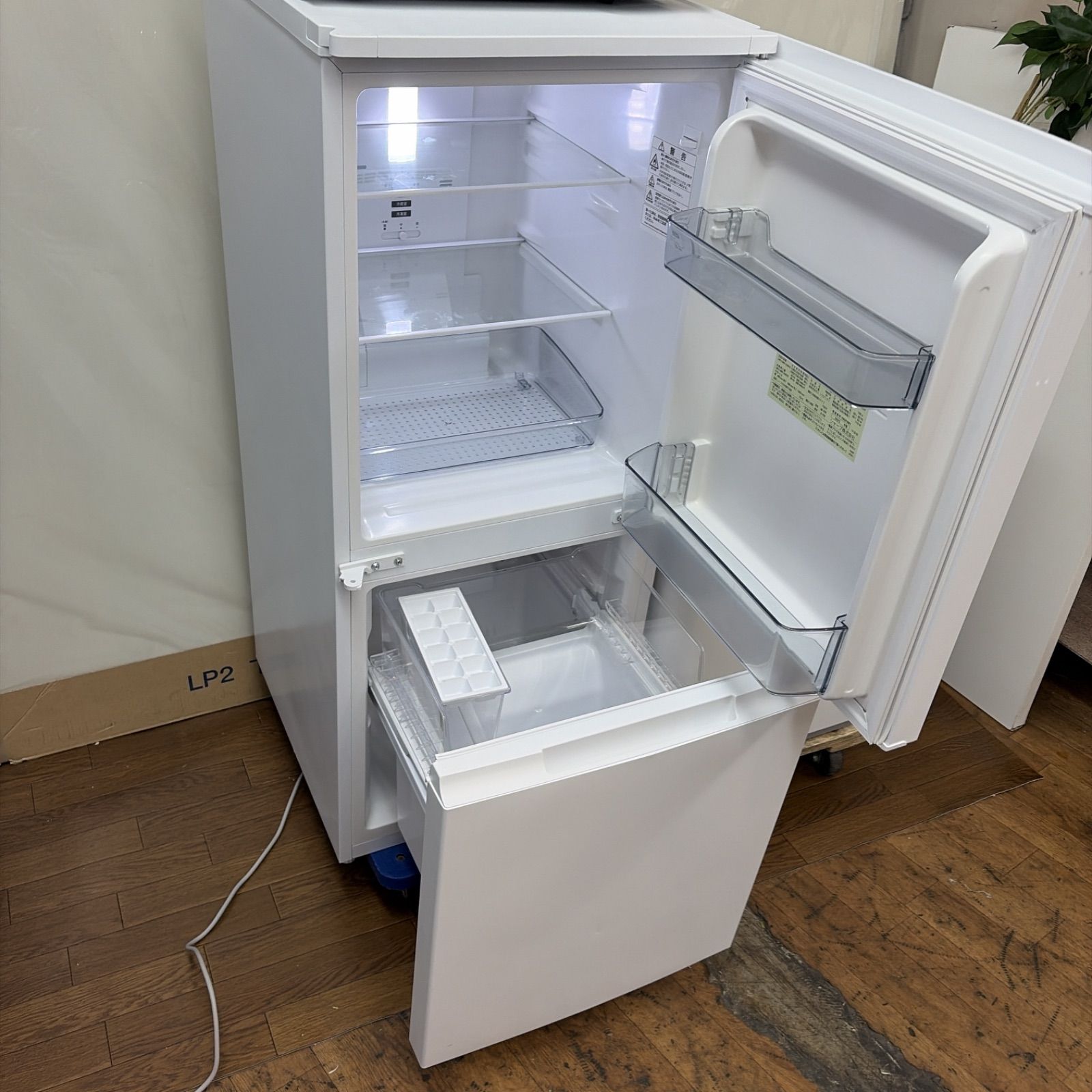 【名古屋市近郊配送設置無料】R504☀️2023-24年製の高年式♪ 生活家電3点セット SHARP / シャープ 冷蔵庫・洗濯機・電子レンジ ⭐動作確認済⭐クリーニング済 【名古屋市近郊配送設置無料】R504☀️2023-24年製の高年式♪ 生活家電3点セット SHARP / シャープ 冷蔵庫・洗濯機・電子レンジ ⭐動作確認済⭐クリーニング済