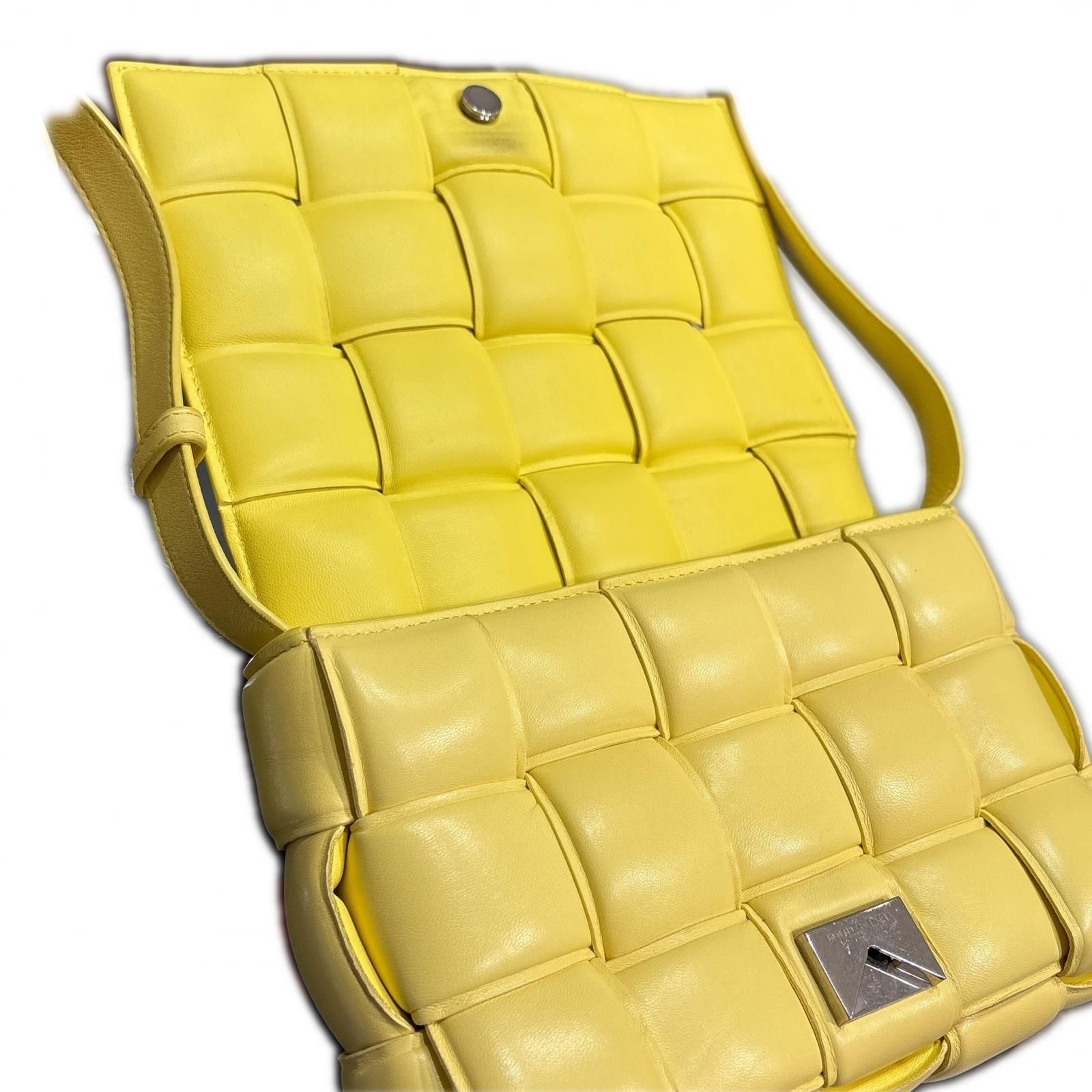 BOTTEGAVENETA ボッテガヴェネタ マキシイントレチャート カセット スモール メッセンジャーバッグ ショルダーバッグ カーフ イエロー レディース【中古】【473】 BOTTEGAVENETA ボッテガヴェネタ マキシイントレチャート カセット スモール メッセンジャーバッグ ショルダーバッグ カーフ イエロー レディース【中古】【473】