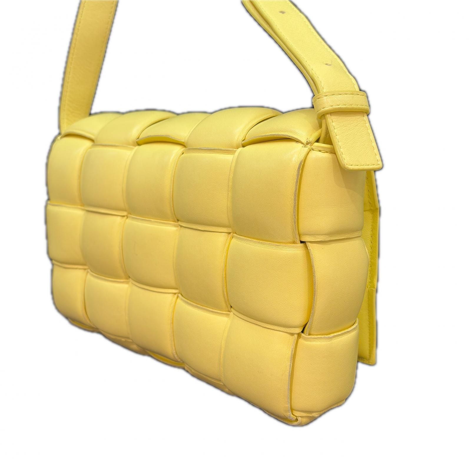 BOTTEGAVENETA ボッテガヴェネタ マキシイントレチャート カセット スモール メッセンジャーバッグ ショルダーバッグ カーフ イエロー レディース【中古】【473】 BOTTEGAVENETA ボッテガヴェネタ マキシイントレチャート カセット スモール メッセンジャーバッグ ショルダーバッグ カーフ イエロー レディース【中古】【473】