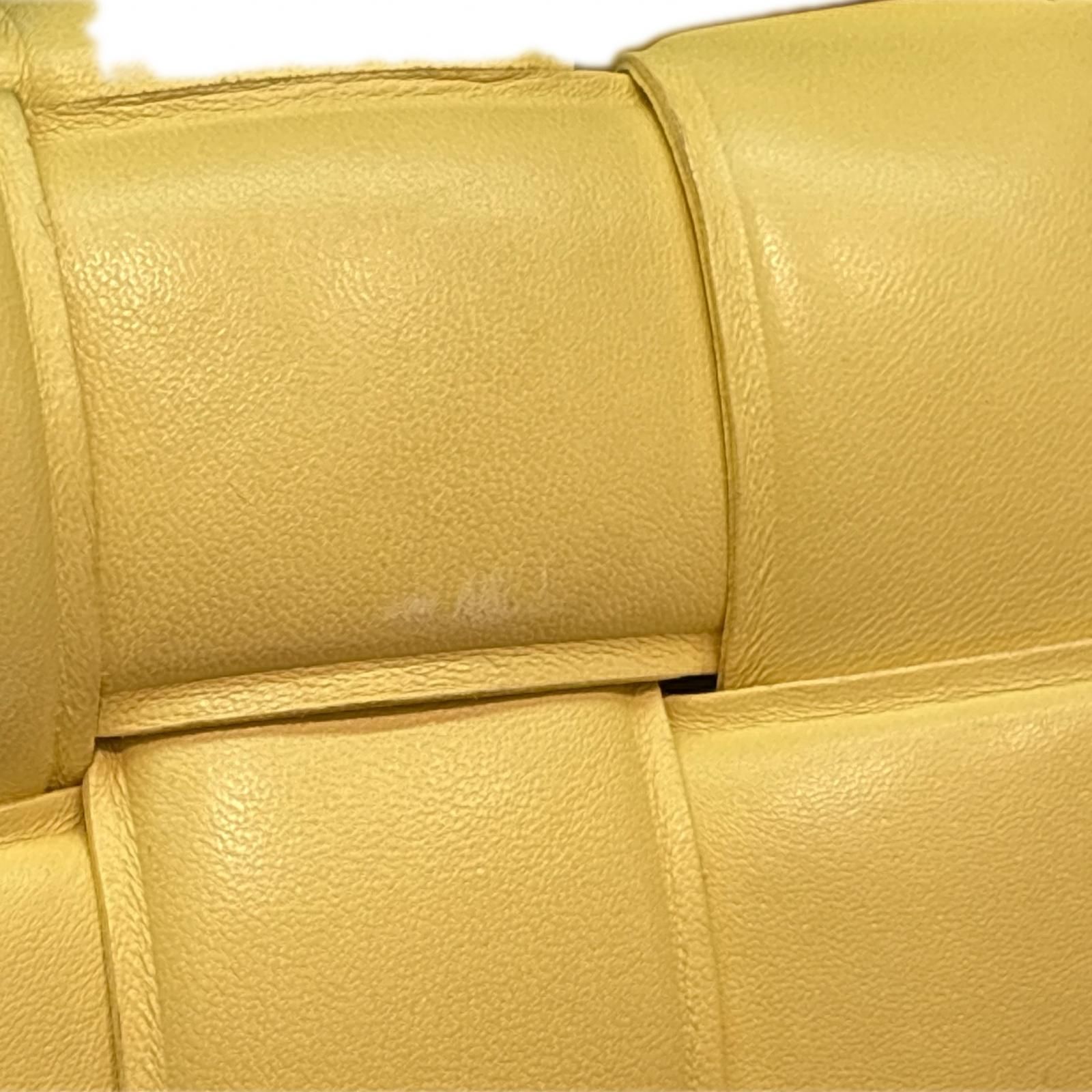 BOTTEGAVENETA ボッテガヴェネタ マキシイントレチャート カセット スモール メッセンジャーバッグ ショルダーバッグ カーフ イエロー レディース【中古】【473】 BOTTEGAVENETA ボッテガヴェネタ マキシイントレチャート カセット スモール メッセンジャーバッグ ショルダーバッグ カーフ イエロー レディース【中古】【473】