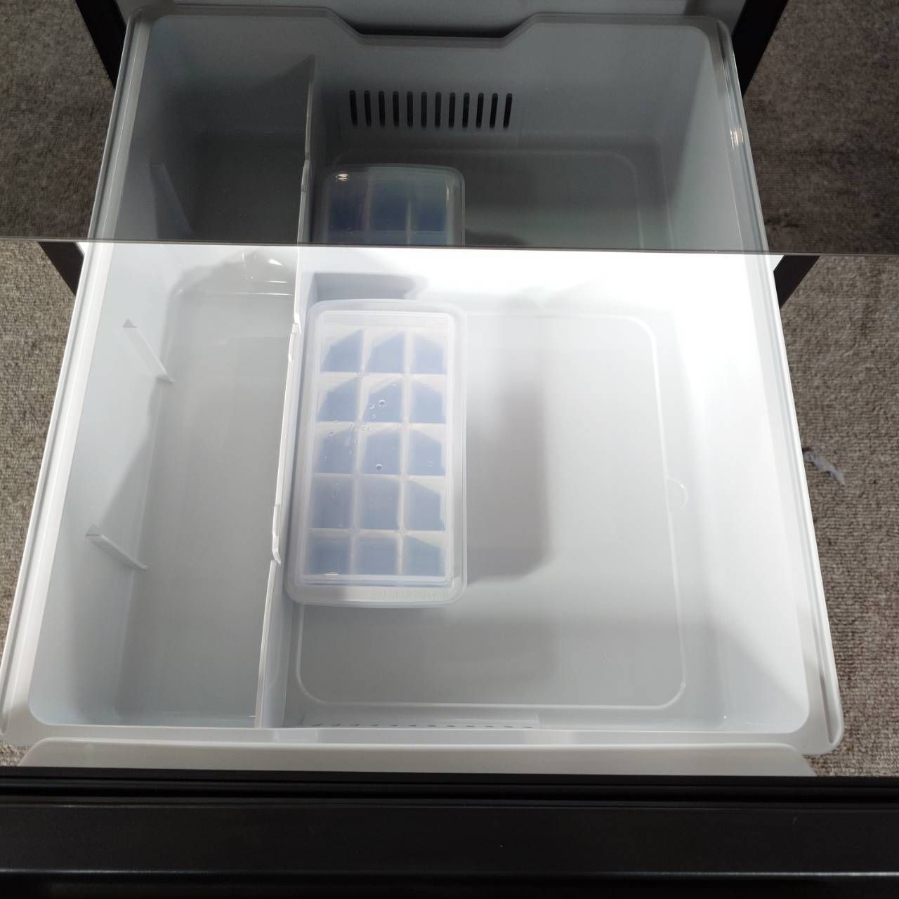 【2025年製】 極美品 Hisense ハイセンス ミラータイプ 冷凍冷蔵庫 HR-G16AM 162L