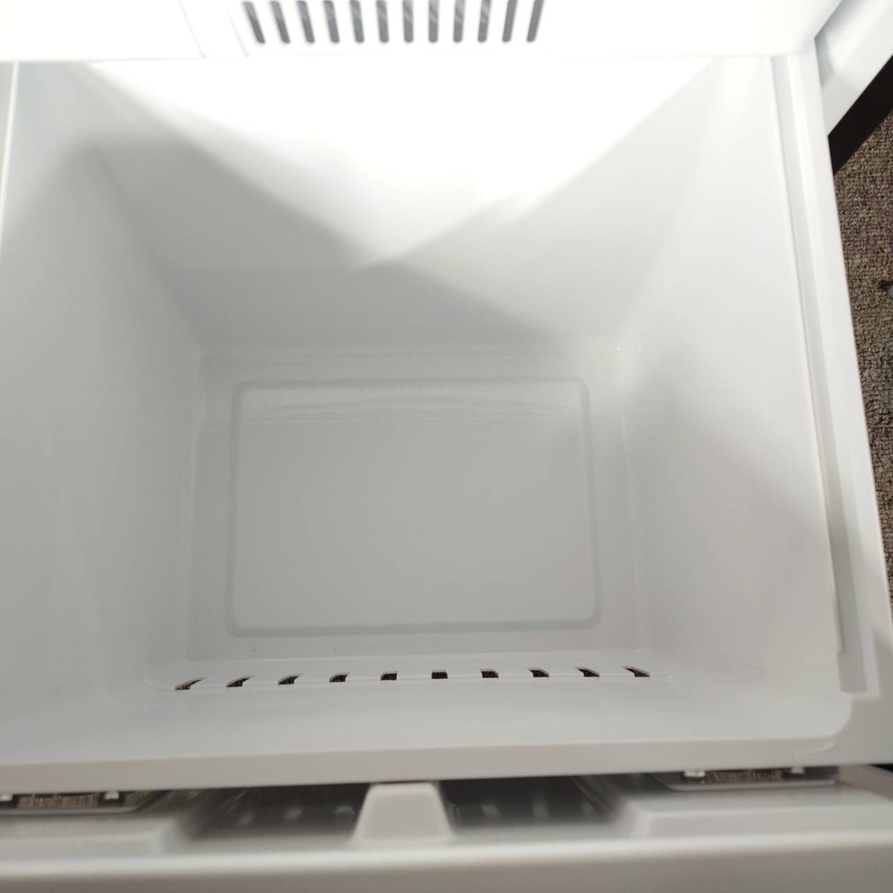 【2025年製】 極美品 Hisense ハイセンス ミラータイプ 冷凍冷蔵庫 HR-G16AM 162L