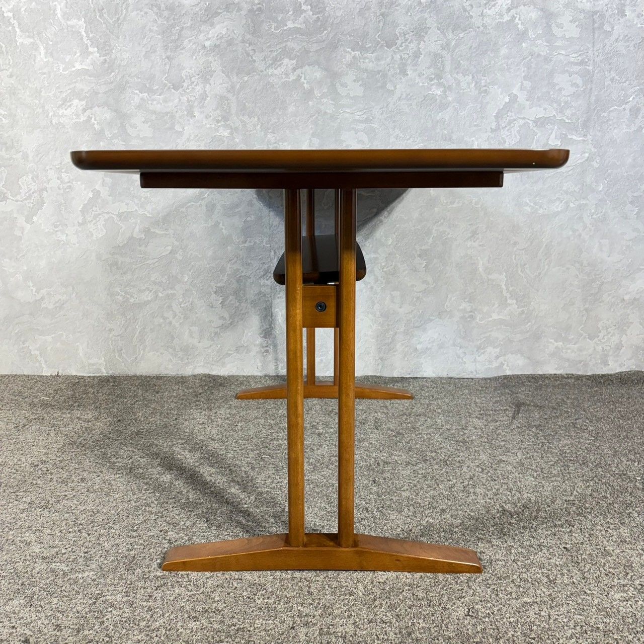 美品 カリモク60+ カフェテーブル ダイニングテーブル ウォールナット T36420