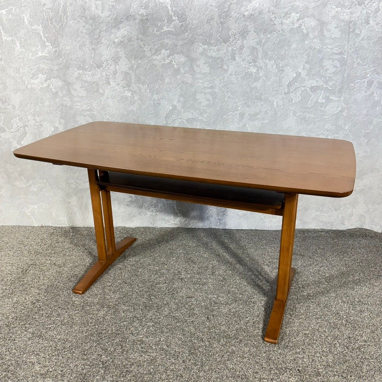 美品 カリモク60+ カフェテーブル ダイニングテーブル ウォールナット T36420