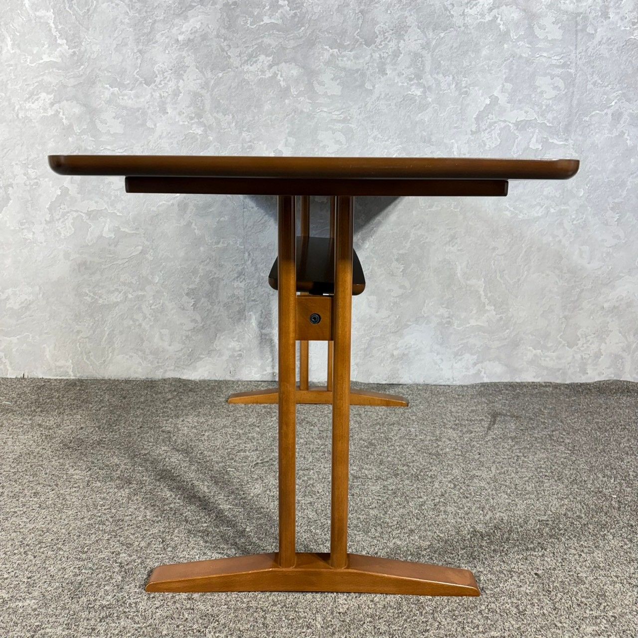 美品 カリモク60+ カフェテーブル ダイニングテーブル ウォールナット T36420