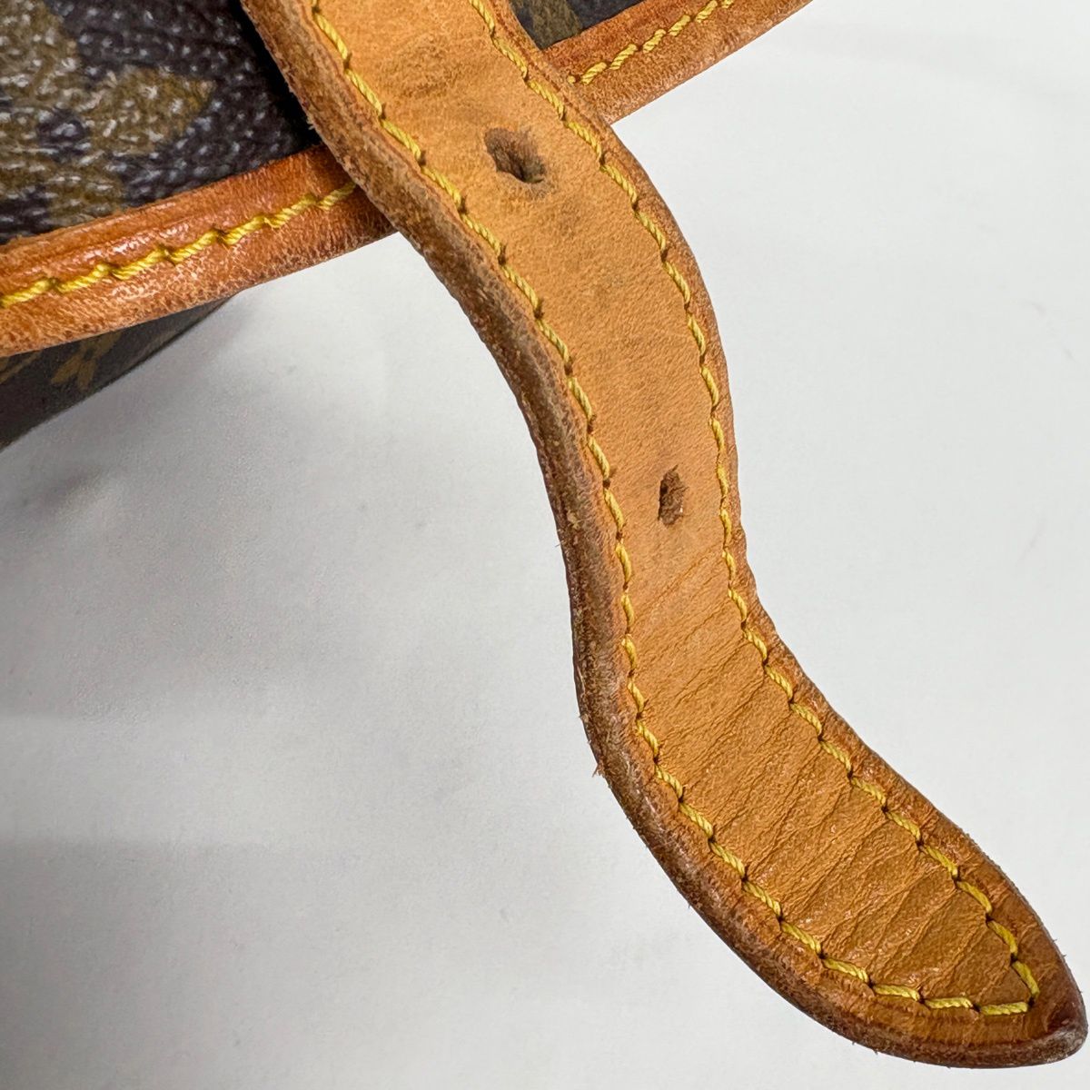 【在庫一掃】 ルイ・ヴィトン Louis Vuitton ソミュール30 斜め掛け ショルダーバッグ モノグラム ブラウン M42256 レディース 【中古】 【在庫一掃】 ルイ・ヴィトン Louis Vuitton ソミュール30 斜め掛け ショルダーバッグ モノグラム ブラウン M42256 レディース 【中古】