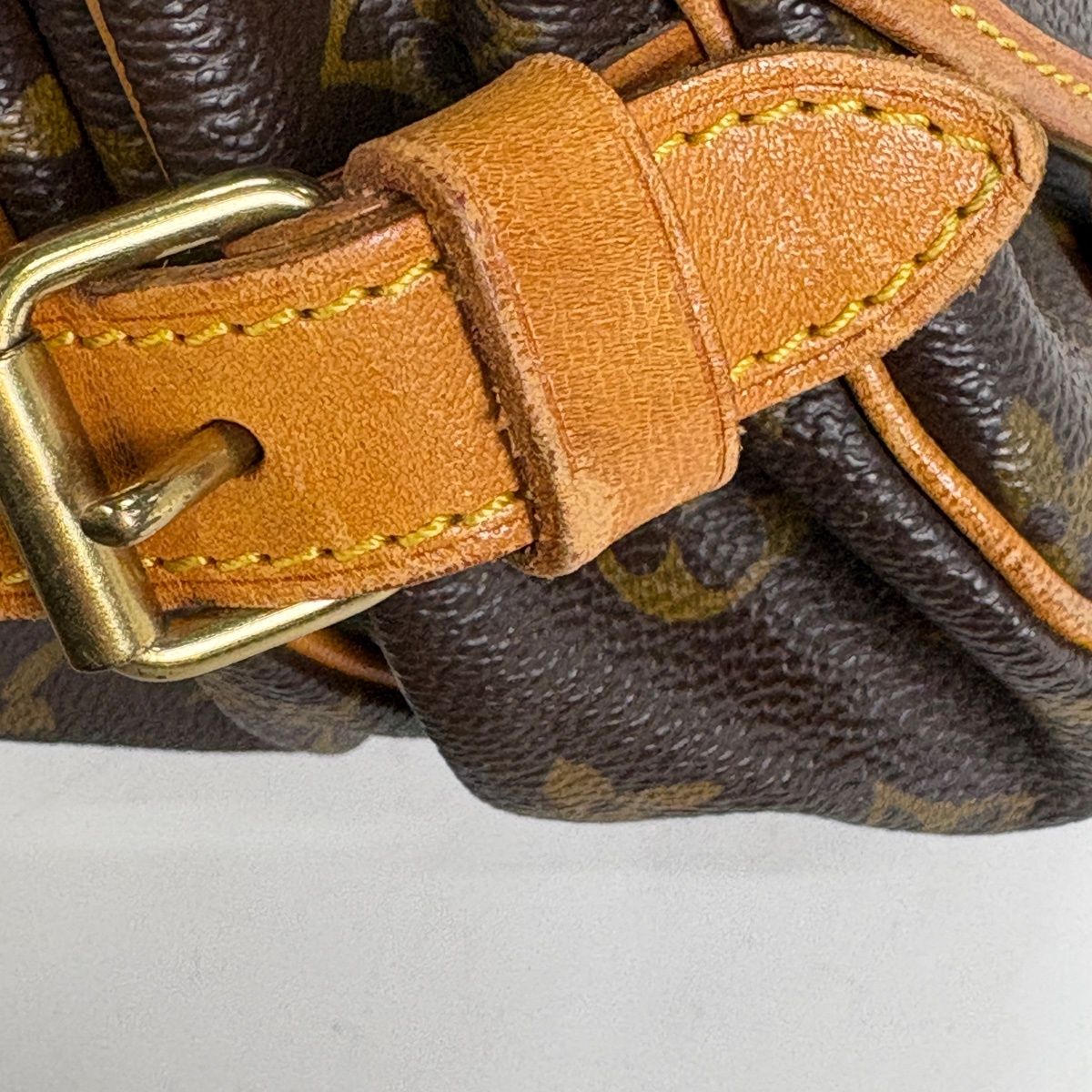 【在庫一掃】 ルイ・ヴィトン Louis Vuitton ソミュール30 斜め掛け ショルダーバッグ モノグラム ブラウン M42256 レディース 【中古】 【在庫一掃】 ルイ・ヴィトン Louis Vuitton ソミュール30 斜め掛け ショルダーバッグ モノグラム ブラウン M42256 レディース 【中古】